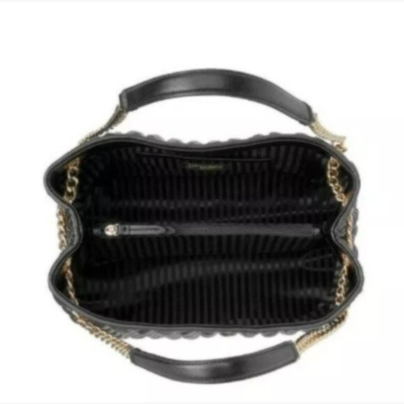 NWT Victoria's Secret Chevron Quilt Shoulder Bag - Picture 4 of 4